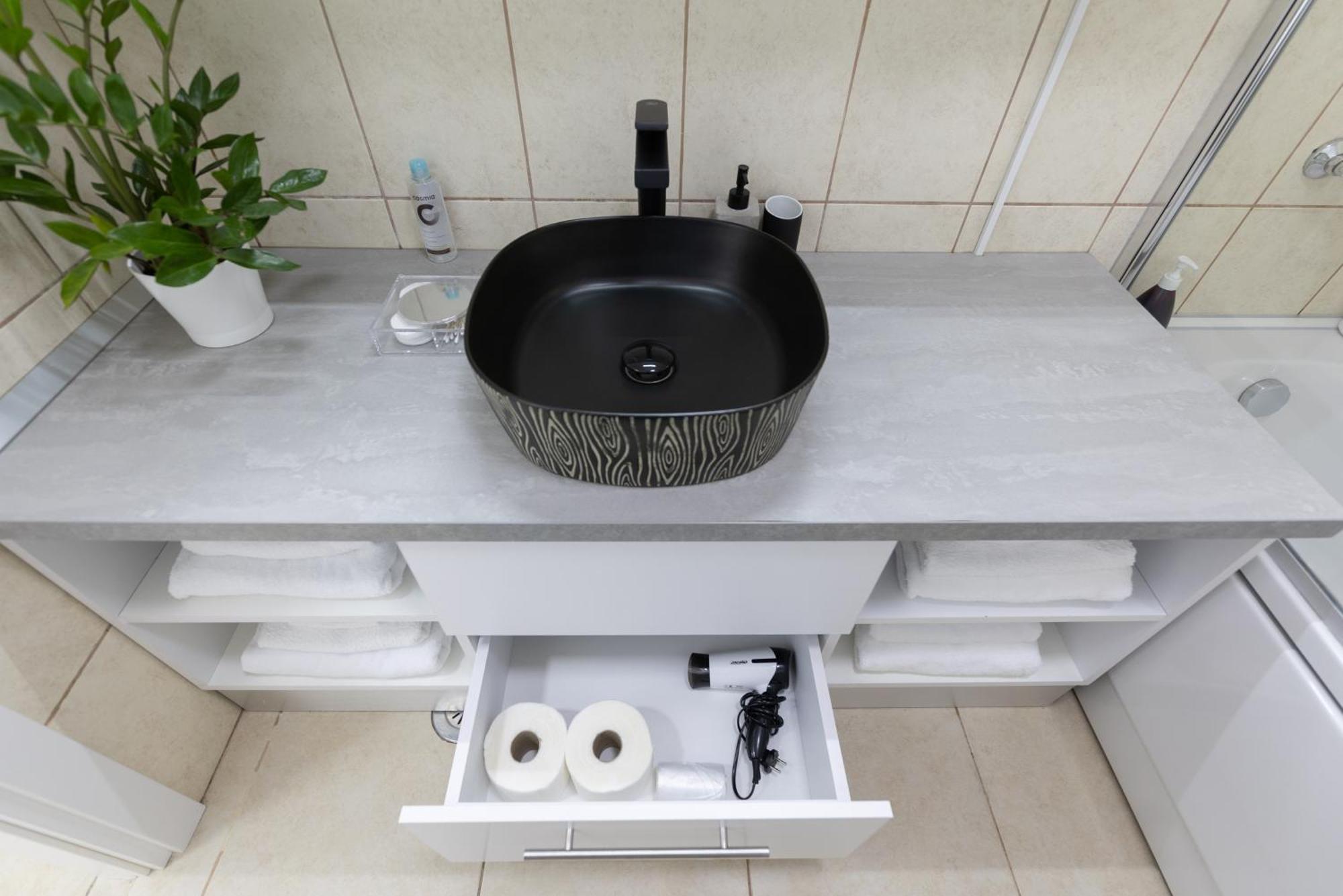Obor Central Oasis --Secured Parking Nearby --Self Check-In-- 1Min Metro Station Bucureşti Ngoại thất bức ảnh
