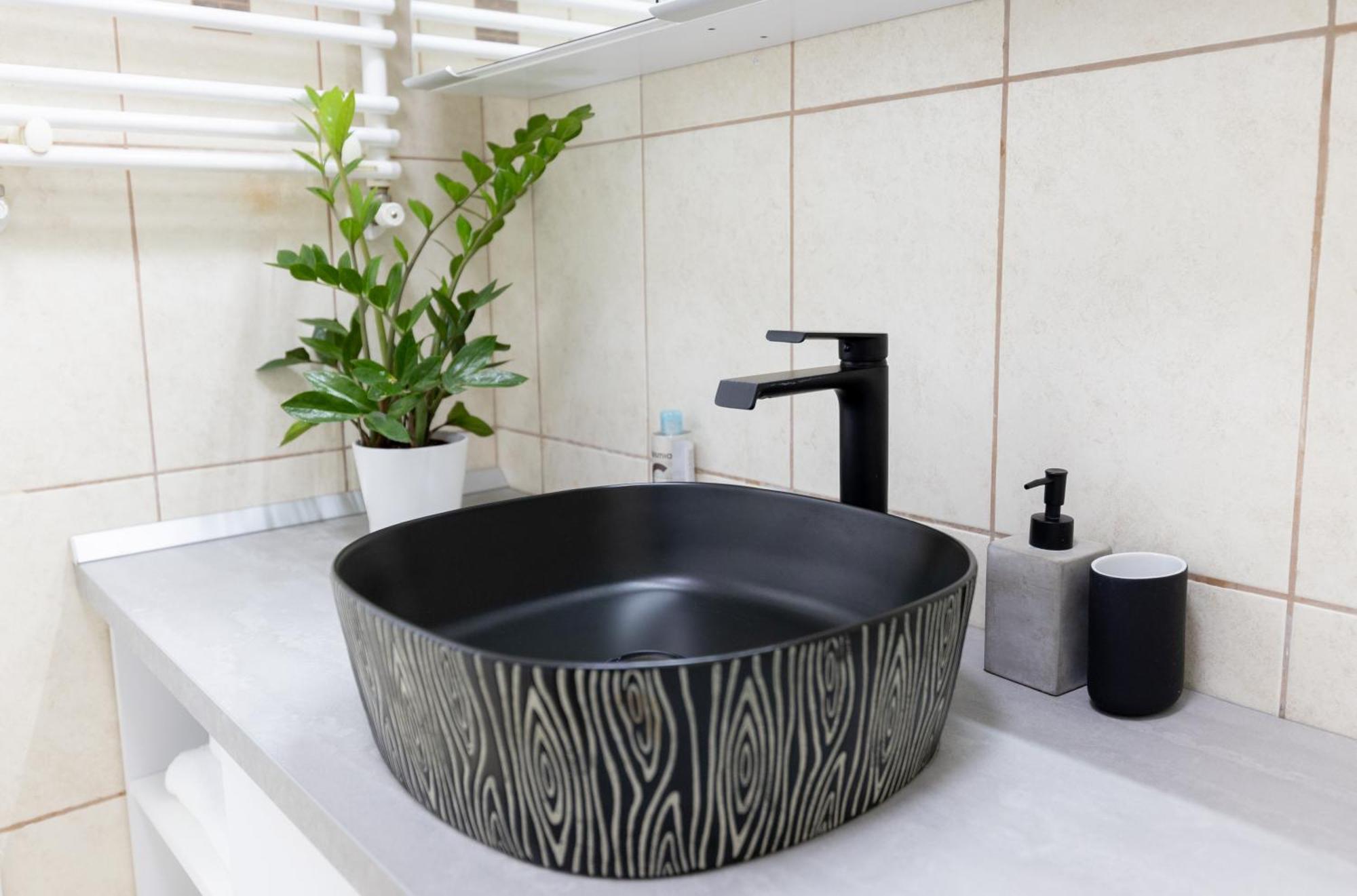 Obor Central Oasis --Secured Parking Nearby --Self Check-In-- 1Min Metro Station Bucureşti Ngoại thất bức ảnh